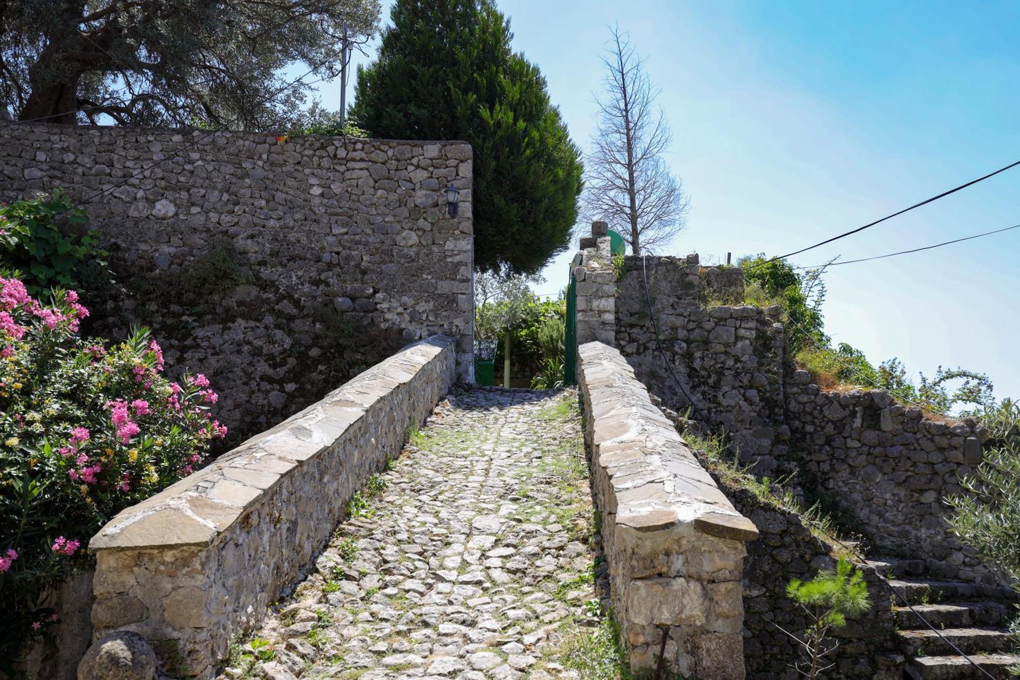 Hotel The House Of Dollma , Inside Kruja Castle Exterior foto