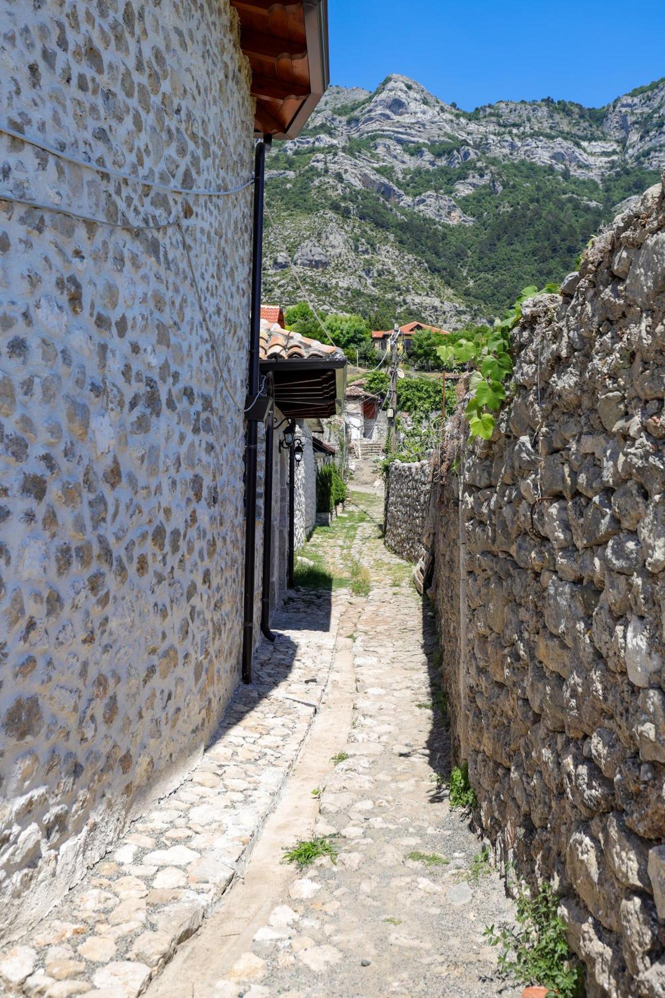 Hotel The House Of Dollma , Inside Kruja Castle Exterior foto